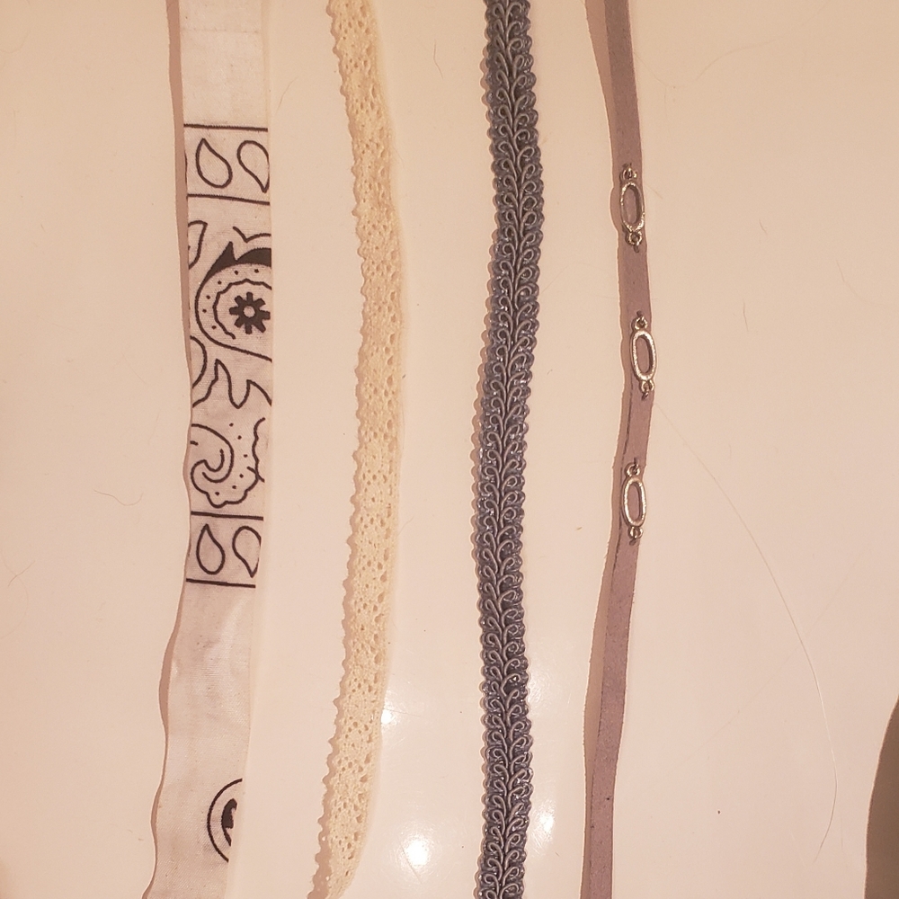 Set of 4 choker necklaces